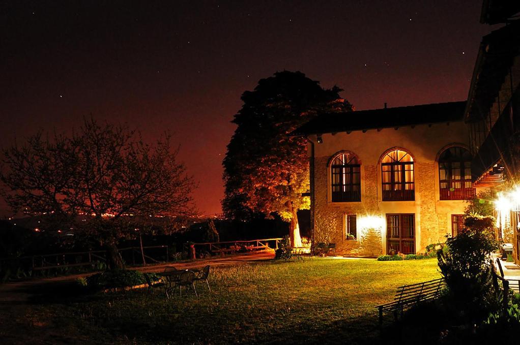 Casa Branzele Bed & Breakfast Trezzo Tinella Exterior foto