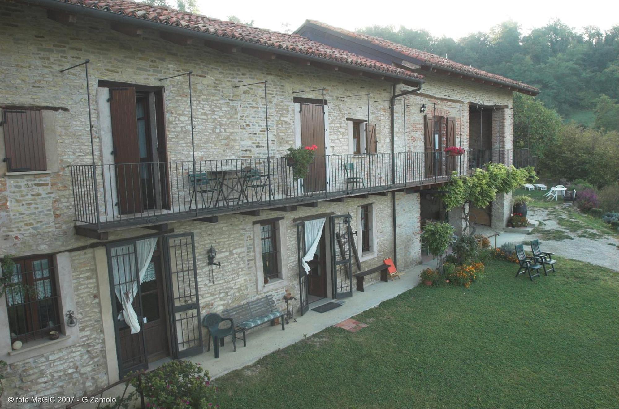 Casa Branzele Bed & Breakfast Trezzo Tinella Exterior foto