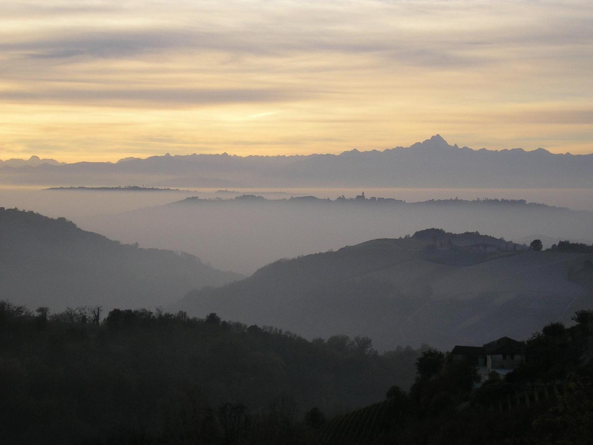 Casa Branzele Bed & Breakfast Trezzo Tinella Exterior foto