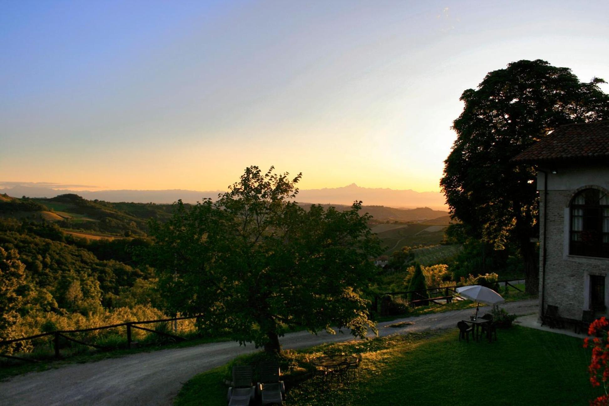 Casa Branzele Bed & Breakfast Trezzo Tinella Exterior foto