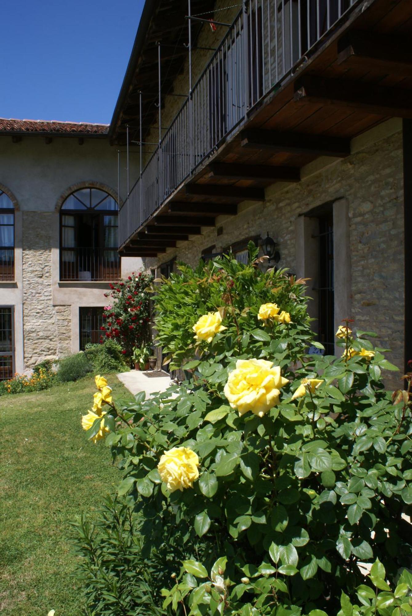 Casa Branzele Bed & Breakfast Trezzo Tinella Exterior foto